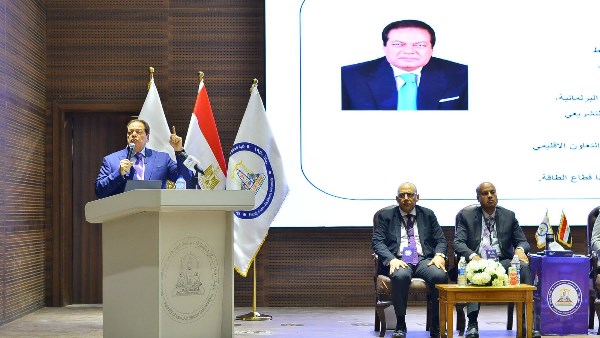 النائب محمد أبو العينين