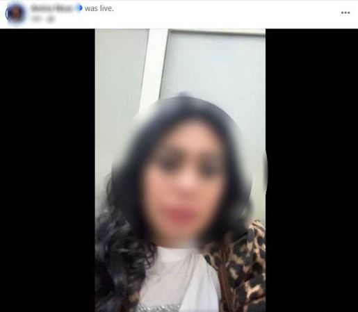 مذيعة
