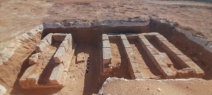 18 مقبرة