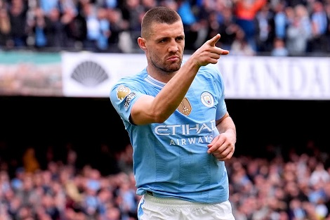 لاعب وسط مانشستر سيتي