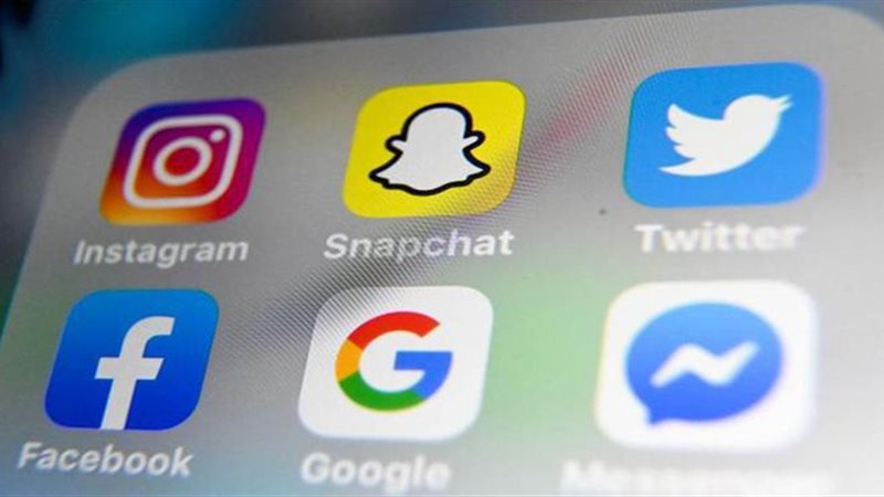 هوس الترندات.. لماذا يطارد المصريون كل موجة جديدة؟ خبراء يحذرون من التأثير على التفكير والتركيز
