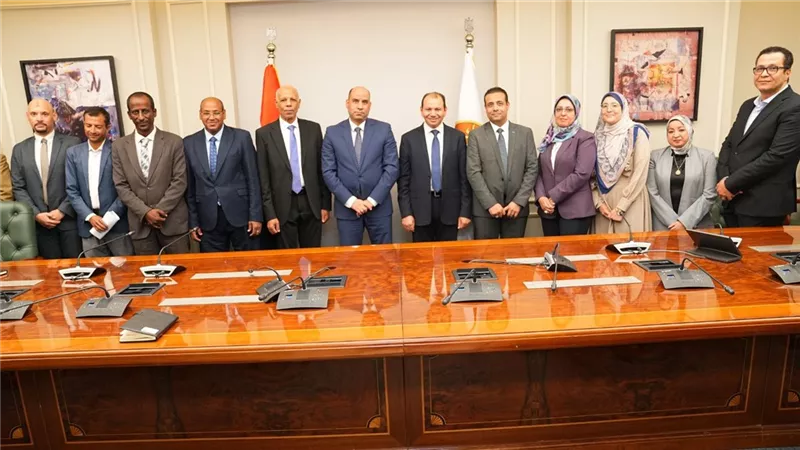 وزير العمل يشهد توقيع بروتوكول لتطوير الخدمات التوعوية وتطبيق قانون العمل الجديد
