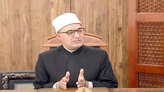 ما الفرق بين الزكاة والصدقة؟ ومتى تجب الزكاة على المال؟